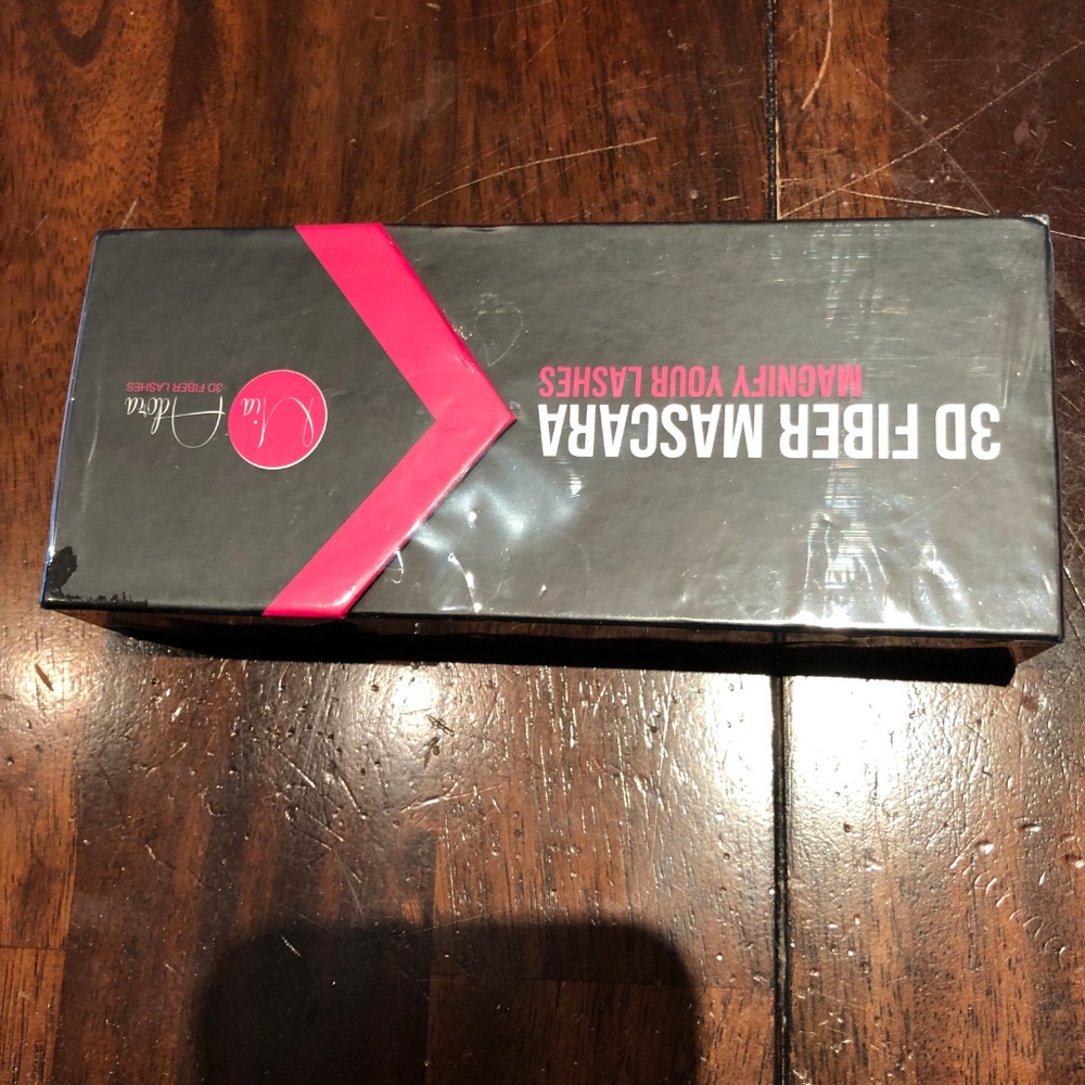 Mia Adora_ 3D Fiber Mascara